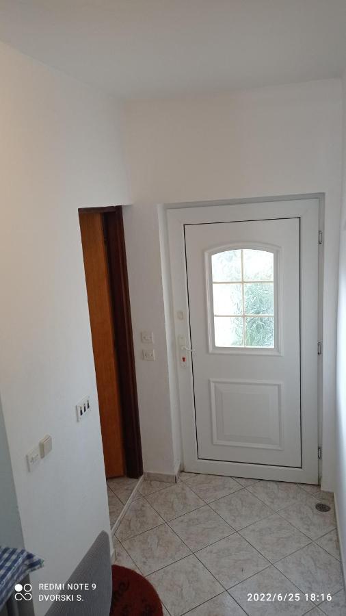 Apartment Dvorski *