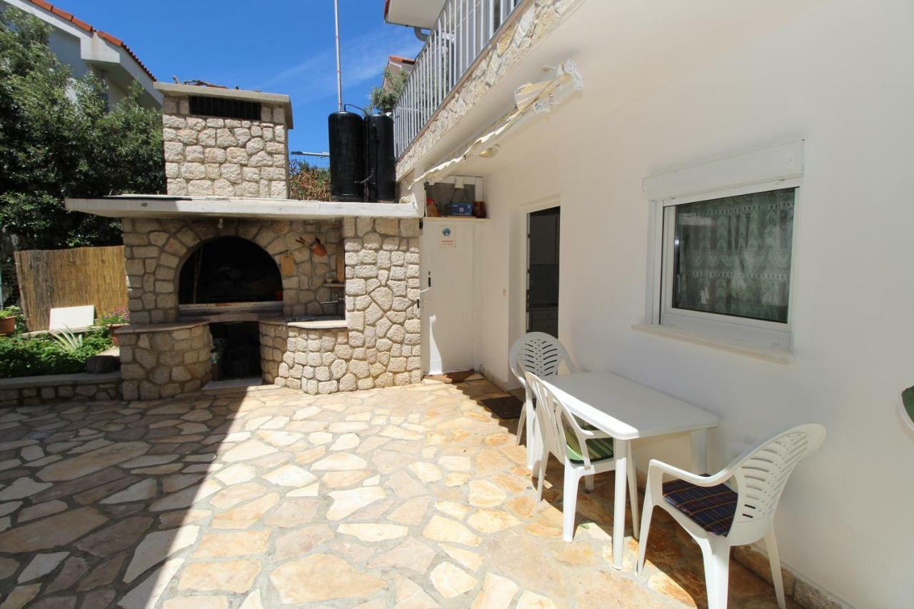 Dvorski Apartment Mandre